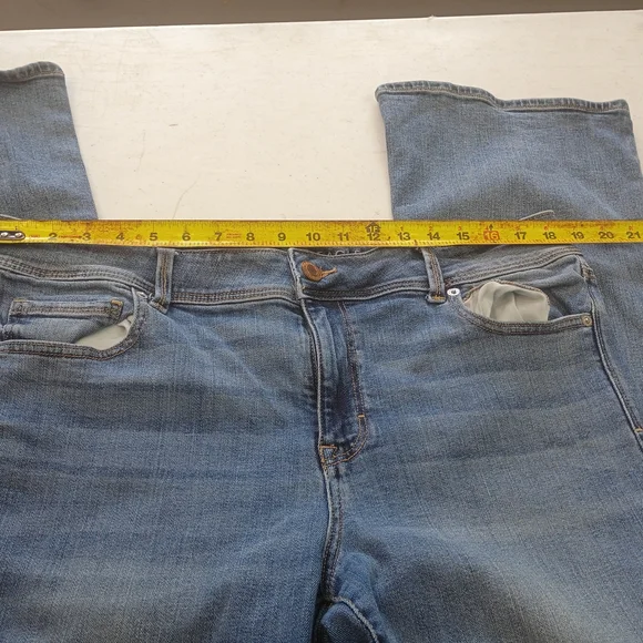 American Eagle Outfitters Light Blue Flare Jeans - Picture 5 of 6